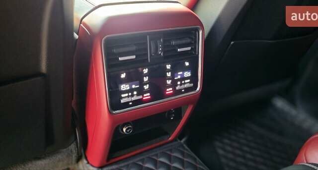 Синий Порше Каен, объемом двигателя 4 л и пробегом 51 тыс. км за 150000 $, фото 12 на Automoto.ua