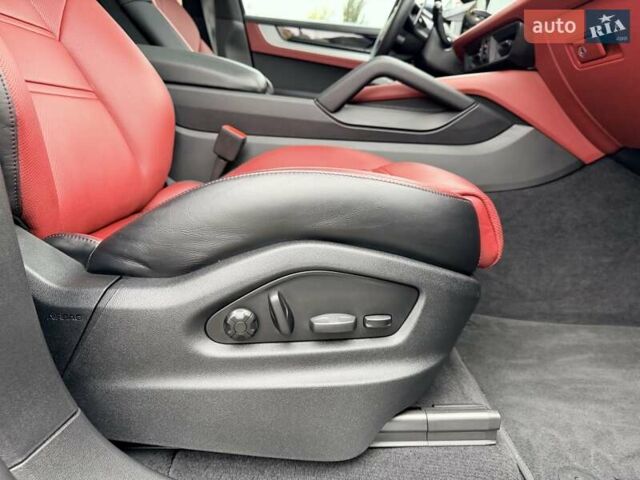 Порше Каен 2023 в Киеве на Automoto.ua Синий Порше Каен, объемом двигателя 3 л и пробегом 18 тыс. км за 99999 $, фото 13 на Automoto.ua