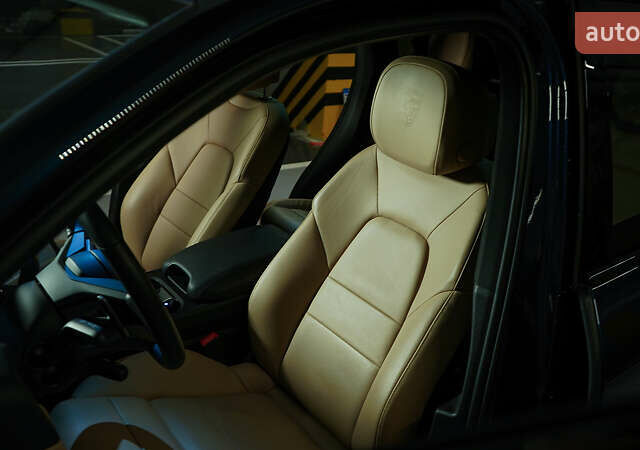 Синий Порше Каен, объемом двигателя 3 л и пробегом 5 тыс. км за 117000 $, фото 14 на Automoto.ua