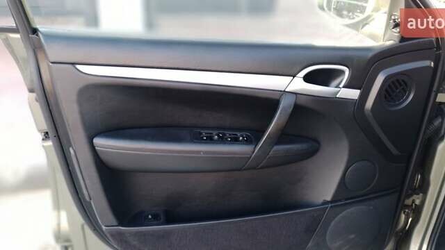 Зеленый Порше Каен, объемом двигателя 3.6 л и пробегом 123 тыс. км за 13000 $, фото 34 на Automoto.ua