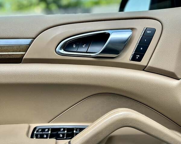 Зеленый Порше Каен, объемом двигателя 2.97 л и пробегом 189 тыс. км за 22900 $, фото 1 на Automoto.ua