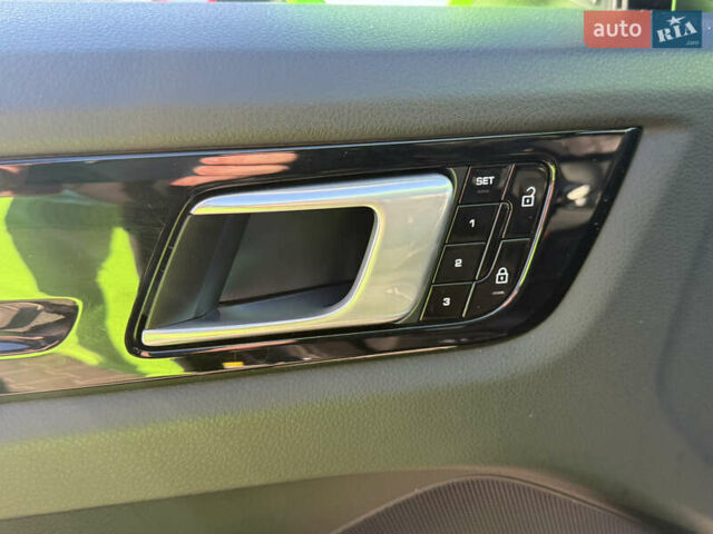 Зелений Порше Cayenne, об'ємом двигуна 3 л та пробігом 83 тис. км за 47700 $, фото 12 на Automoto.ua