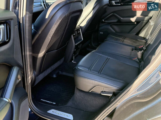 Зелений Порше Cayenne, об'ємом двигуна 3 л та пробігом 83 тис. км за 47700 $, фото 16 на Automoto.ua