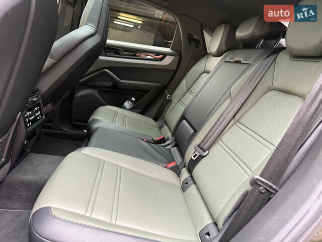Зелений Порше Cayenne, об'ємом двигуна 3 л та пробігом 8 тис. км за 159000 $, фото 70 на Automoto.ua