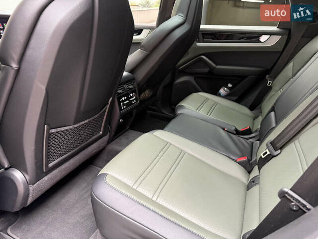 Зелений Порше Cayenne, об'ємом двигуна 3 л та пробігом 8 тис. км за 159000 $, фото 68 на Automoto.ua