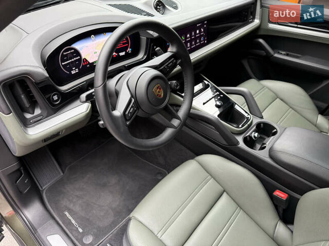 Зелений Порше Cayenne, об'ємом двигуна 3 л та пробігом 8 тис. км за 159000 $, фото 57 на Automoto.ua