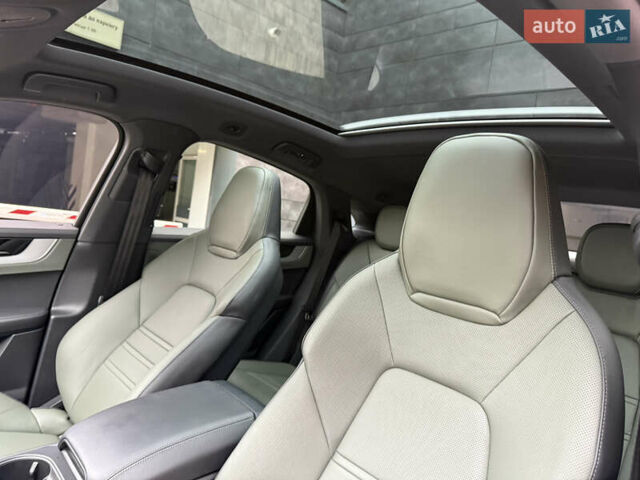 Зелений Порше Cayenne, об'ємом двигуна 3 л та пробігом 8 тис. км за 159000 $, фото 55 на Automoto.ua