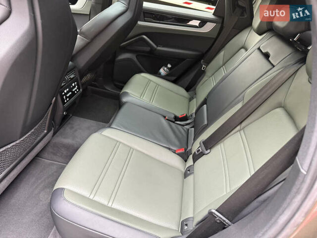 Зелений Порше Cayenne, об'ємом двигуна 3 л та пробігом 8 тис. км за 159000 $, фото 71 на Automoto.ua