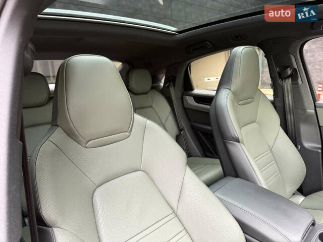 Зелений Порше Cayenne, об'ємом двигуна 3 л та пробігом 8 тис. км за 159000 $, фото 81 на Automoto.ua