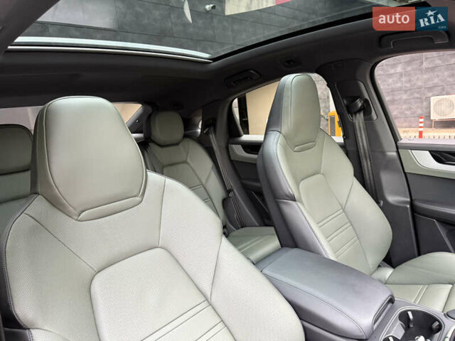 Зелений Порше Cayenne, об'ємом двигуна 3 л та пробігом 8 тис. км за 159000 $, фото 86 на Automoto.ua