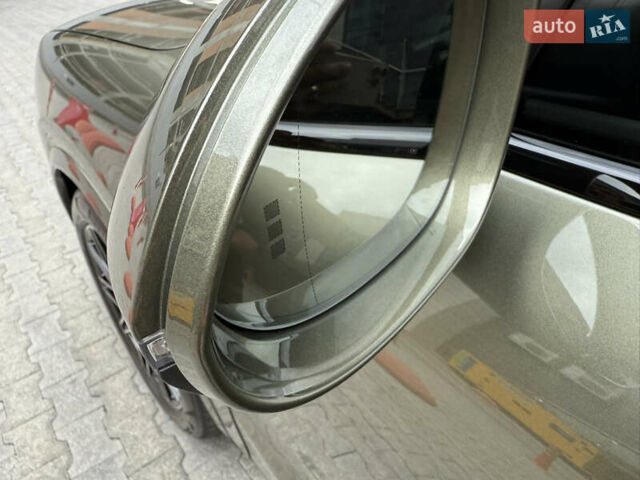 Зелений Порше Cayenne, об'ємом двигуна 3 л та пробігом 8 тис. км за 159000 $, фото 38 на Automoto.ua