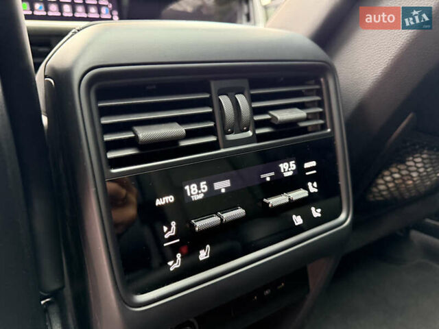 Зелений Порше Cayenne, об'ємом двигуна 3 л та пробігом 8 тис. км за 159000 $, фото 72 на Automoto.ua
