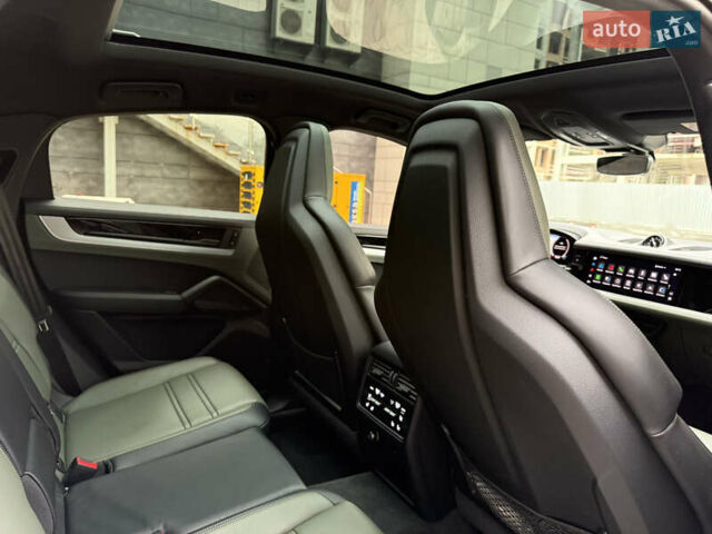 Зелений Порше Cayenne, об'ємом двигуна 3 л та пробігом 8 тис. км за 159000 $, фото 79 на Automoto.ua