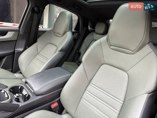 Зелений Порше Cayenne, об'ємом двигуна 3 л та пробігом 8 тис. км за 159000 $, фото 56 на Automoto.ua