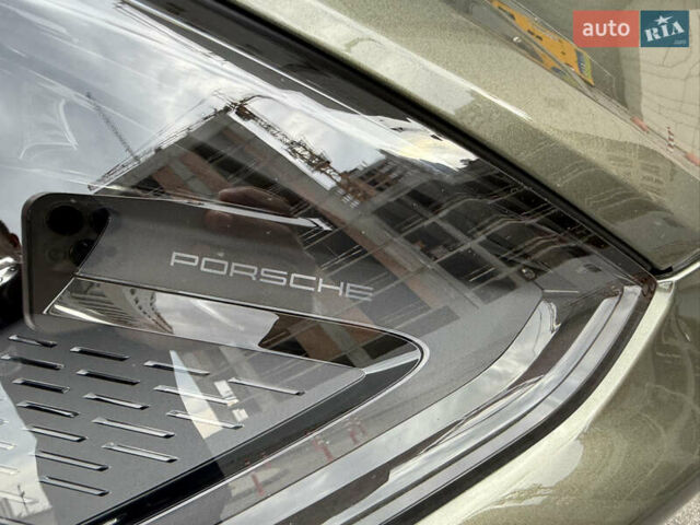 Зелений Порше Cayenne, об'ємом двигуна 3 л та пробігом 8 тис. км за 159000 $, фото 9 на Automoto.ua
