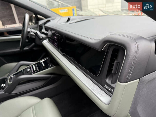 Зелений Порше Cayenne, об'ємом двигуна 3 л та пробігом 8 тис. км за 159000 $, фото 84 на Automoto.ua