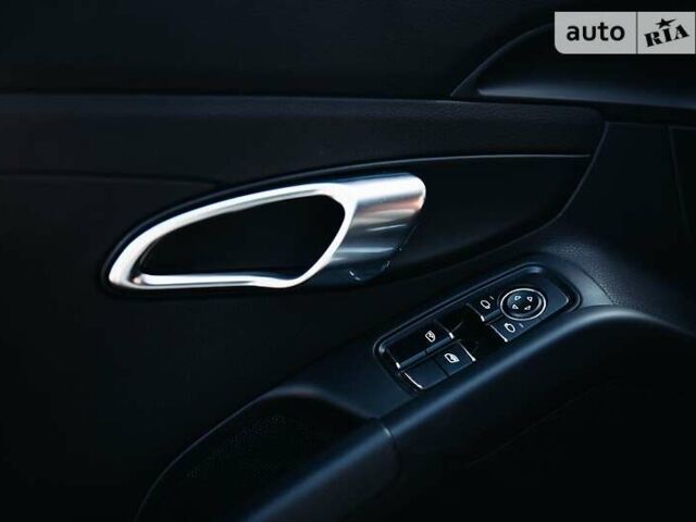 Белый Порше Кайман, объемом двигателя 2 л и пробегом 7 тыс. км за 54400 $, фото 4 на Automoto.ua