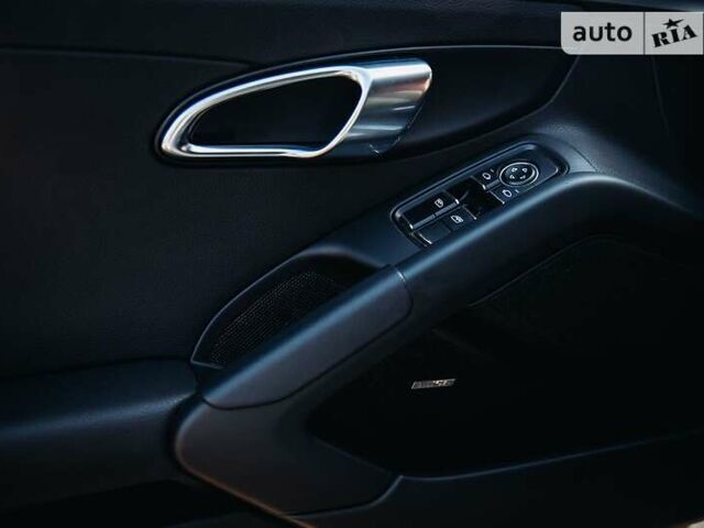 Белый Порше Кайман, объемом двигателя 2 л и пробегом 7 тыс. км за 54400 $, фото 6 на Automoto.ua