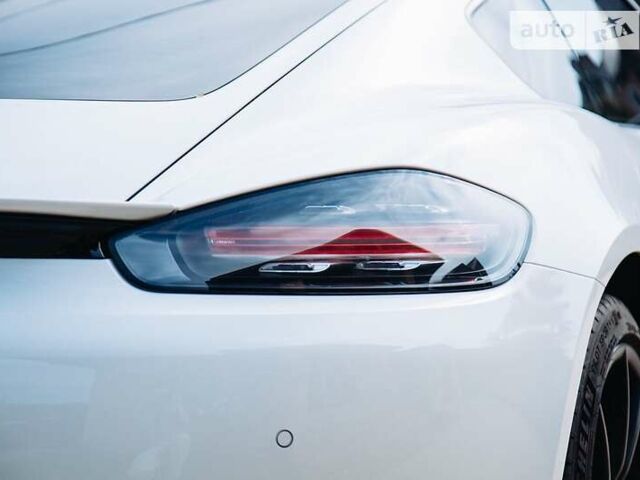 Белый Порше Кайман, объемом двигателя 2 л и пробегом 7 тыс. км за 54400 $, фото 14 на Automoto.ua