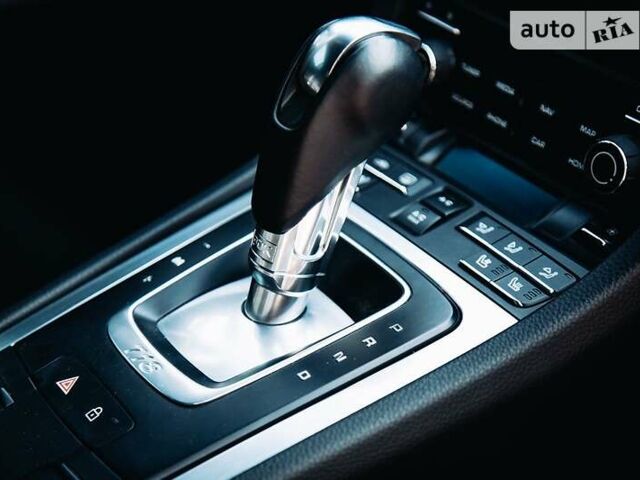 Белый Порше Кайман, объемом двигателя 2 л и пробегом 7 тыс. км за 54400 $, фото 5 на Automoto.ua