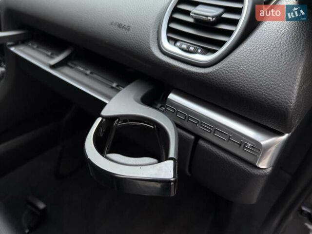 Порше Кайман 2019 в Киеве на Automoto.ua Серый Порше Кайман, объемом двигателя 1.99 л и пробегом 66 тыс. км за 55000 $, фото 19 на Automoto.ua