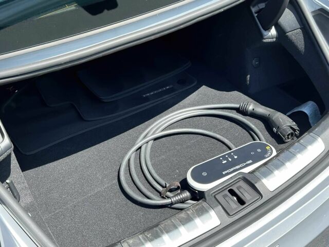 Серый Порше Другая, объемом двигателя 0 л и пробегом 28 тыс. км за 42000 $, фото 4 на Automoto.ua