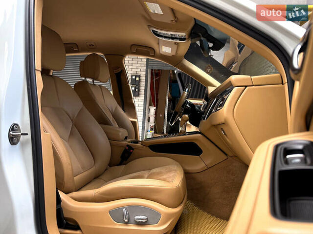 Белый Порше Масан, объемом двигателя 3 л и пробегом 260 тыс. км за 21999 $, фото 11 на Automoto.ua