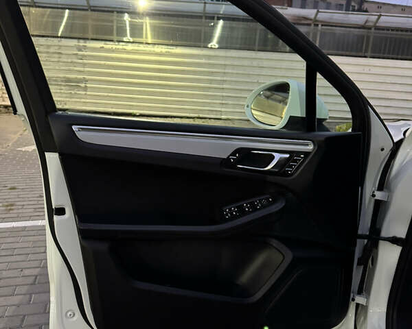 Белый Порше Масан, объемом двигателя 3 л и пробегом 110 тыс. км за 22500 $, фото 20 на Automoto.ua