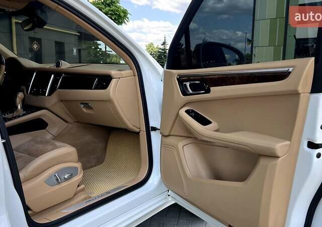 Белый Порше Масан, объемом двигателя 3 л и пробегом 260 тыс. км за 26000 $, фото 23 на Automoto.ua