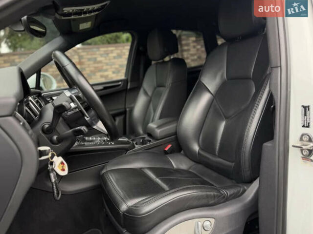 Белый Порше Масан, объемом двигателя 3 л и пробегом 141 тыс. км за 22000 $, фото 19 на Automoto.ua