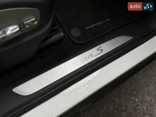 Білий Порше Масан, об'ємом двигуна 3 л та пробігом 141 тис. км за 21500 $, фото 22 на Automoto.ua