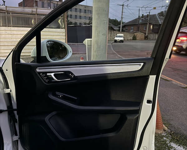 Белый Порше Масан, объемом двигателя 3 л и пробегом 110 тыс. км за 22500 $, фото 29 на Automoto.ua