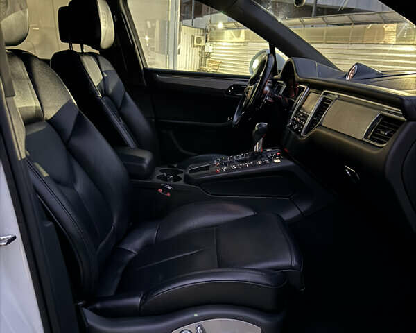 Белый Порше Масан, объемом двигателя 3 л и пробегом 110 тыс. км за 22500 $, фото 30 на Automoto.ua