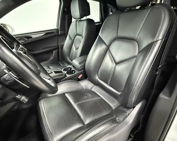 Білий Порше Масан, об'ємом двигуна 3 л та пробігом 141 тис. км за 20900 $, фото 17 на Automoto.ua