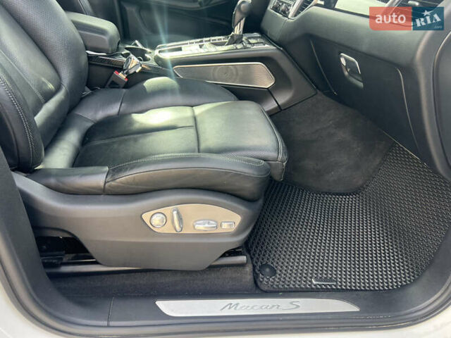 Белый Порше Масан, объемом двигателя 3 л и пробегом 159 тыс. км за 25500 $, фото 19 на Automoto.ua