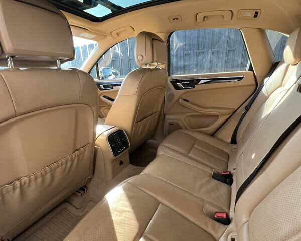 Белый Порше Масан, объемом двигателя 3 л и пробегом 180 тыс. км за 29999 $, фото 2 на Automoto.ua