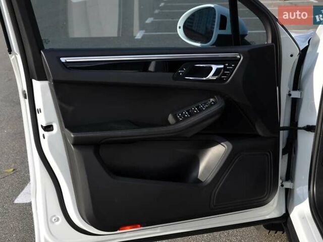 Белый Порше Масан, объемом двигателя 3 л и пробегом 128 тыс. км за 22999 $, фото 19 на Automoto.ua