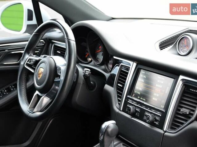 Порше Масан 2015 в Киеве на Automoto.ua Белый Порше Масан, объемом двигателя 3 л и пробегом 128 тыс. км за 22999 $, фото 38 на Automoto.ua