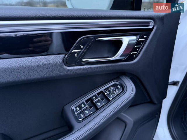 Білий Порше Масан, об'ємом двигуна 3 л та пробігом 45 тис. км за 27800 $, фото 11 на Automoto.ua