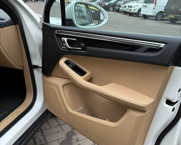 Белый Порше Масан, объемом двигателя 1.98 л и пробегом 169 тыс. км за 22000 $, фото 8 на Automoto.ua