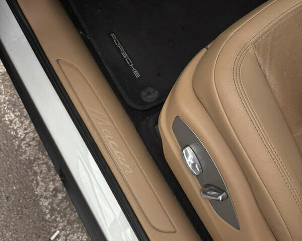 Белый Порше Масан, объемом двигателя 1.98 л и пробегом 162 тыс. км за 22399 $, фото 3 на Automoto.ua