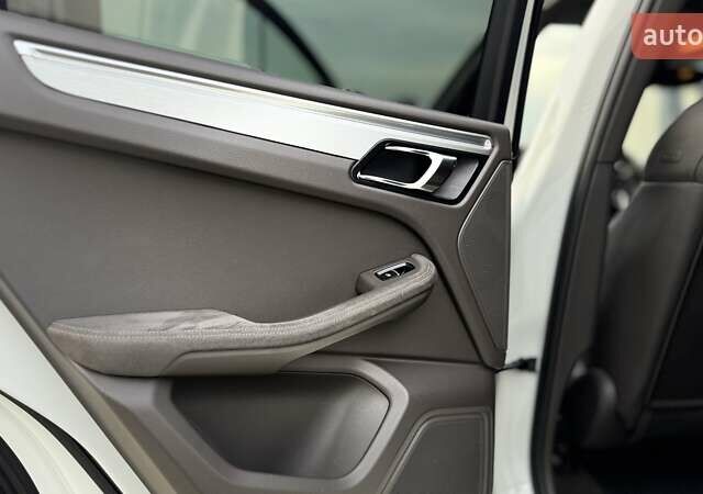 Белый Порше Масан, объемом двигателя 3 л и пробегом 101 тыс. км за 36900 $, фото 43 на Automoto.ua