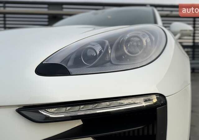 Белый Порше Масан, объемом двигателя 3 л и пробегом 101 тыс. км за 36900 $, фото 6 на Automoto.ua