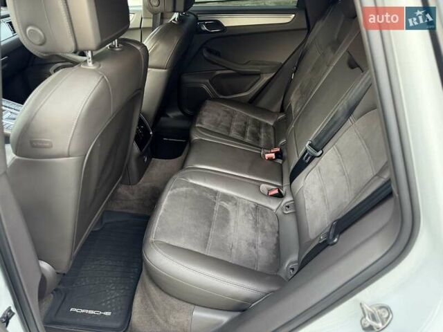 Белый Порше Масан, объемом двигателя 3 л и пробегом 101 тыс. км за 36900 $, фото 35 на Automoto.ua