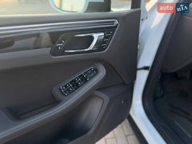 Белый Порше Масан, объемом двигателя 1.98 л и пробегом 55 тыс. км за 27800 $, фото 17 на Automoto.ua