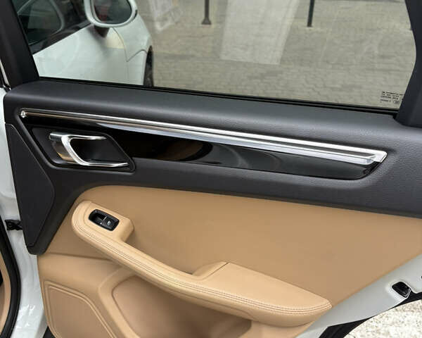 Белый Порше Масан, объемом двигателя 1.98 л и пробегом 162 тыс. км за 22399 $, фото 12 на Automoto.ua