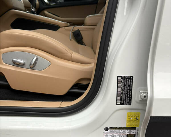 Белый Порше Масан, объемом двигателя 1.98 л и пробегом 162 тыс. км за 22399 $, фото 4 на Automoto.ua