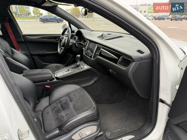 Порше Масан 2016 в Киеве на Automoto.ua Белый Порше Масан, объемом двигателя 3 л и пробегом 92 тыс. км за 31000 $, фото 16 на Automoto.ua