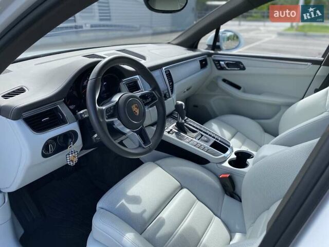 Белый Порше Масан, объемом двигателя 3 л и пробегом 32 тыс. км за 53000 $, фото 3 на Automoto.ua