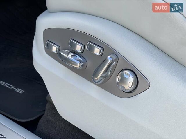 Белый Порше Масан, объемом двигателя 3 л и пробегом 32 тыс. км за 53000 $, фото 30 на Automoto.ua